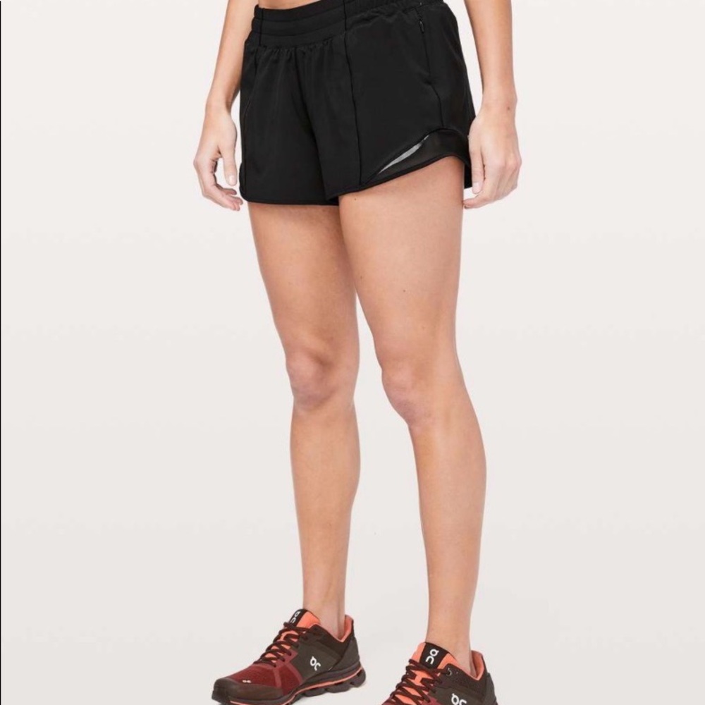 lululemon hotty hot short 4” - black